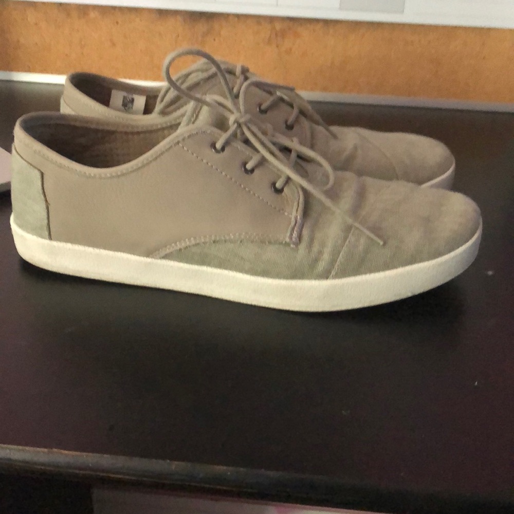 Casual dress shoes